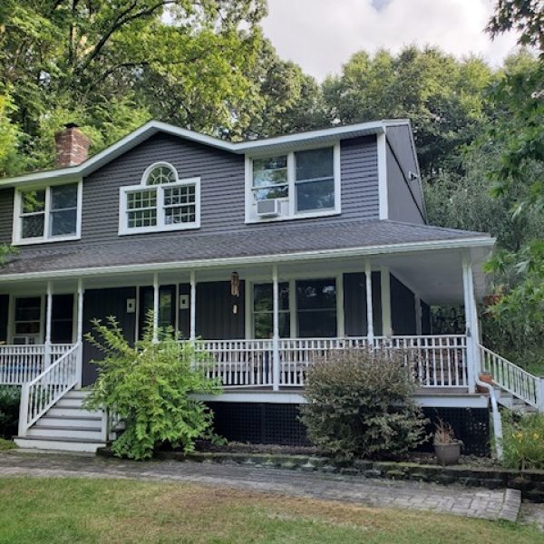 Front of a home in Hopkinton MA